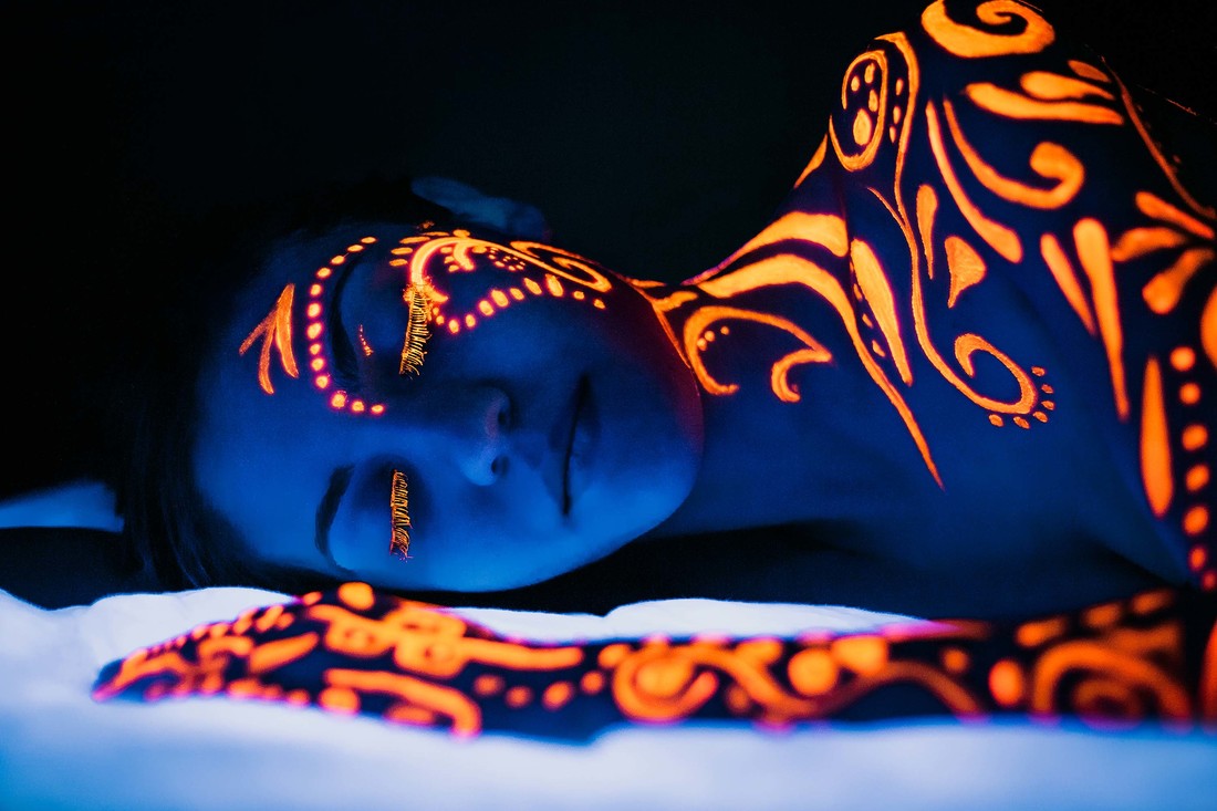 9 Black Light Photography Tips for Glow in the Dark Photos